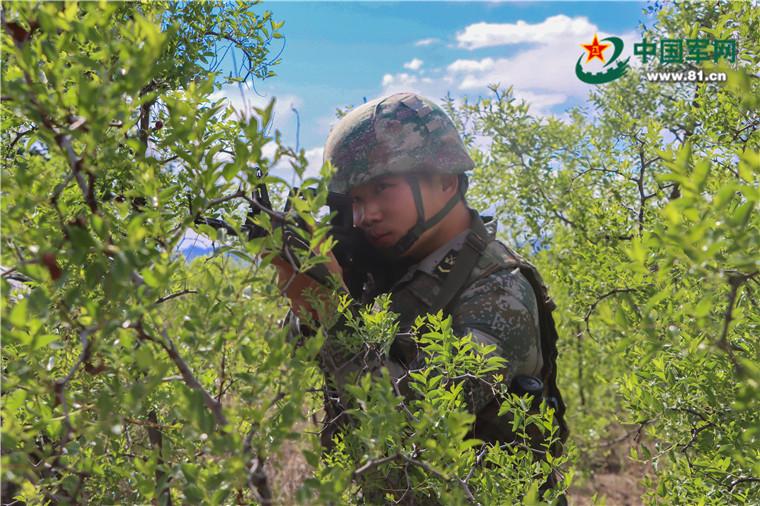 驻训官兵吃铜火锅,驻训官兵吃铜锅涮肉