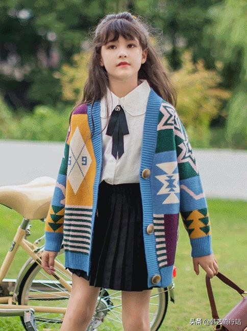 今年女童装最流行毛衣的款式,童装男童针织衫毛衣间色款