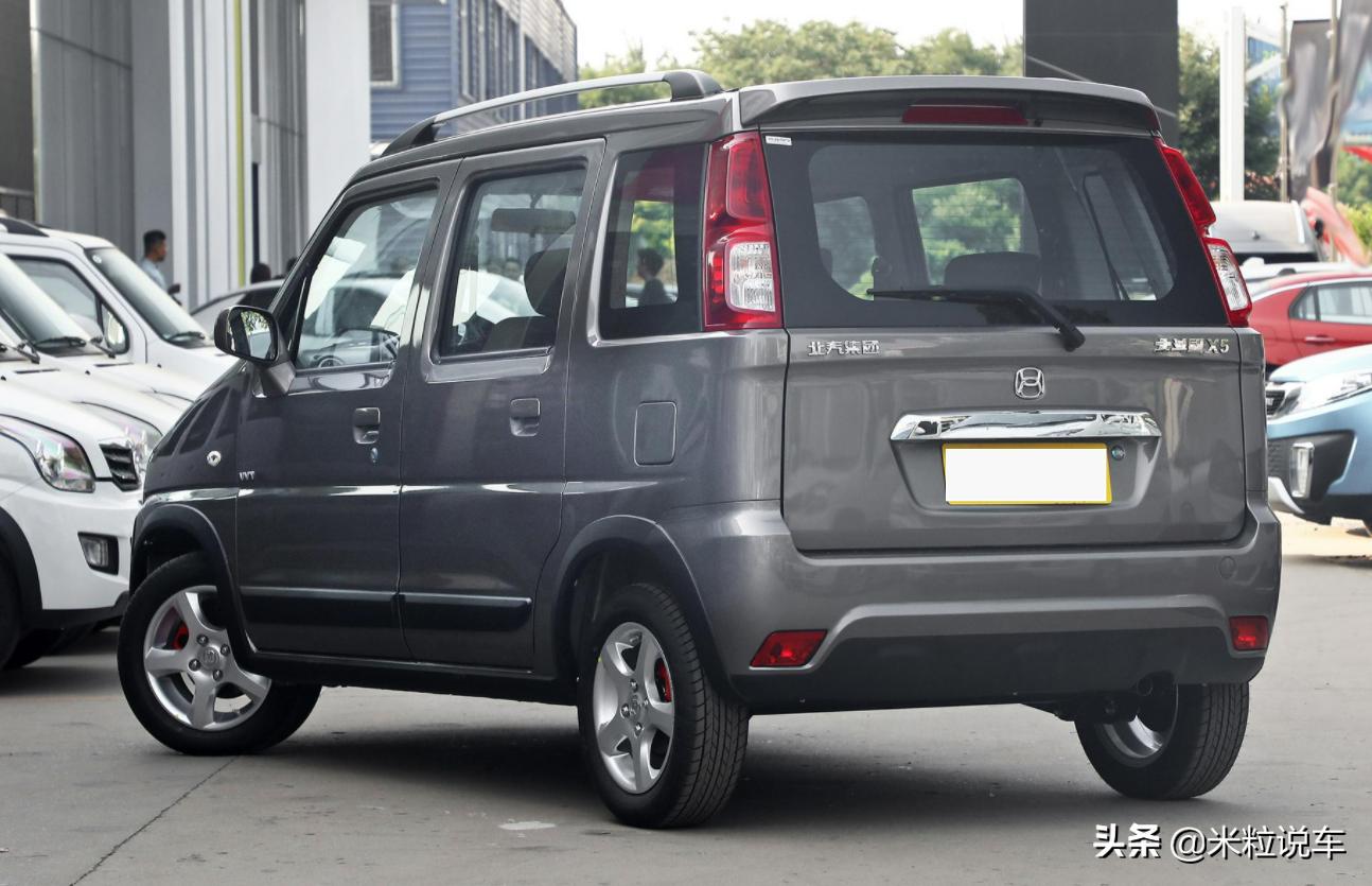 4.89万！体验昌河北斗星X5：空间是真大，油耗5.7L，外观憨厚
