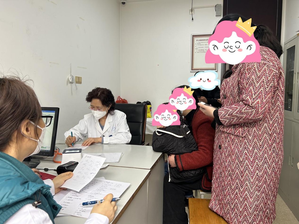 5岁小孩眨眼抽动症1个月了怎么办,儿童抽动症眨眼频繁中医怎么治疗