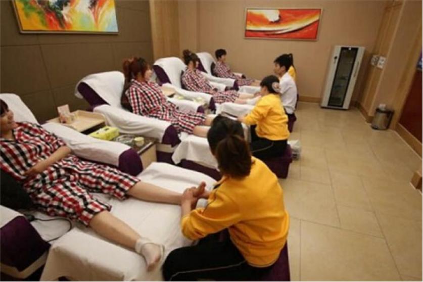 陕西农村娃靠“脚”年赚76亿，政府为它设修脚扶贫，他如何做的？