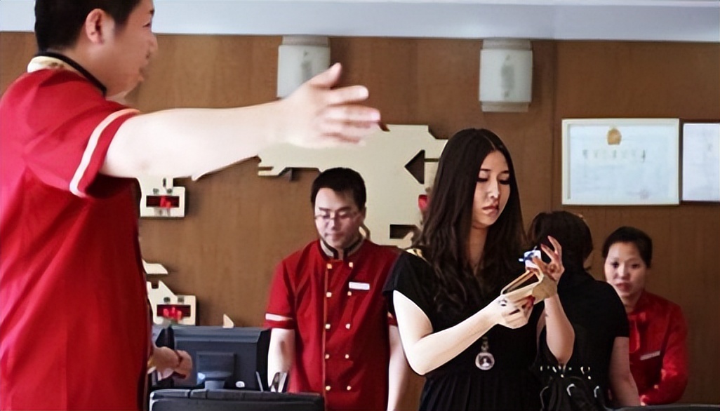 酒店试睡师真实收入,揭秘酒店试睡员的工资