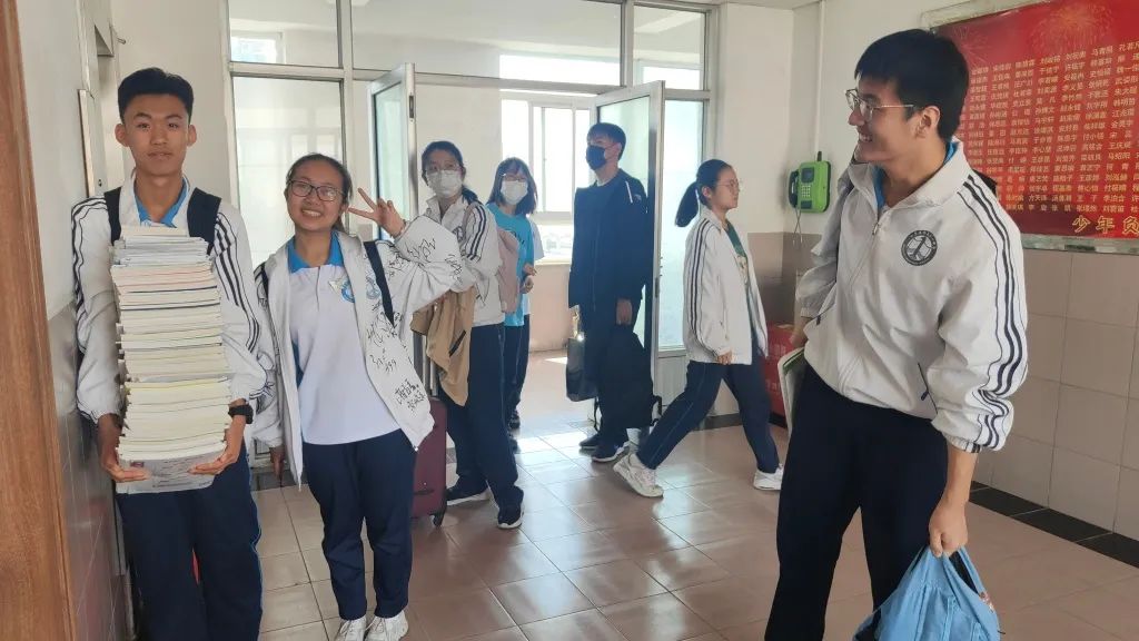 刚刚，青岛5万多勇士霸气走进战场！少年，此去何求？夺盛名、拔头筹、争魁首、独占鳌头！