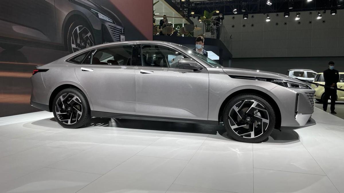 长安逸达能否比肩合资家轿标杆,长安逸达9.99万的配置