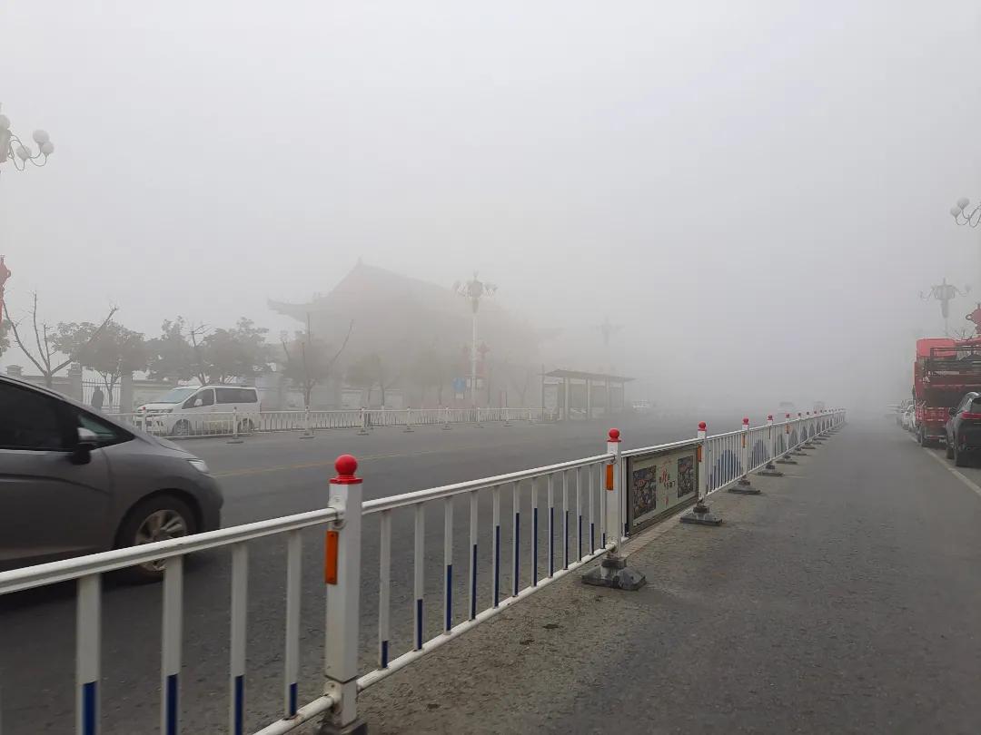河南省驻马店市汝南县大雾预警,今晨大雾宛如仙境