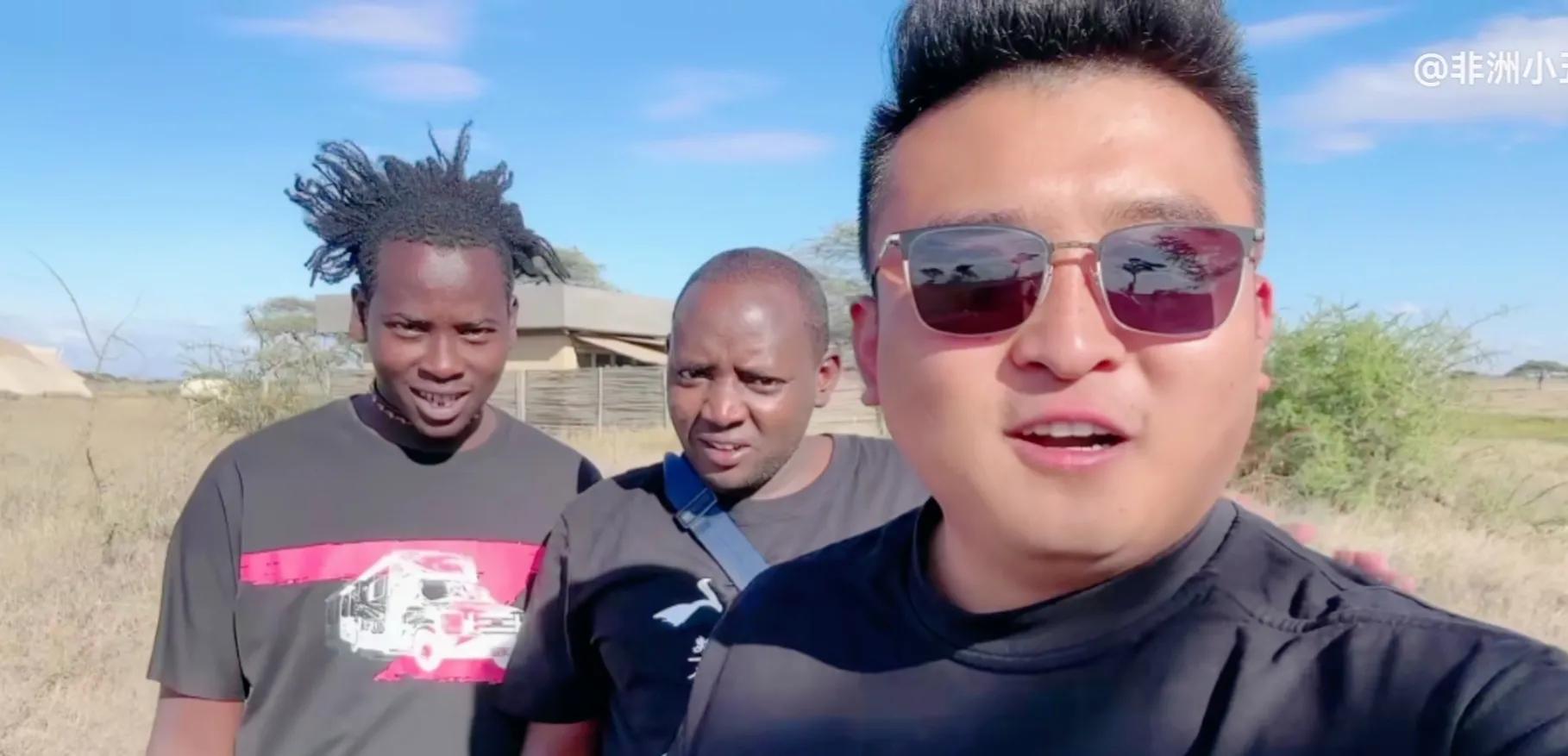 木头头遇到困难，为报答马赛保镖救命之恩，小五要带着他们做生意