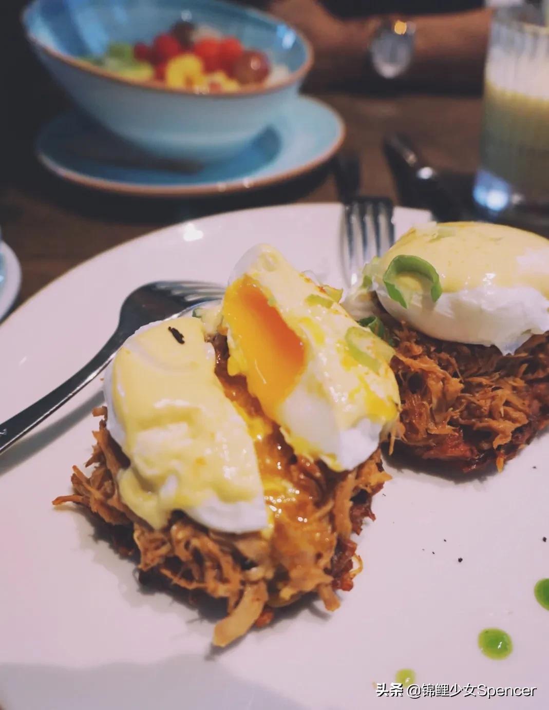 我在布达佩斯，收集了很多秋天送给你