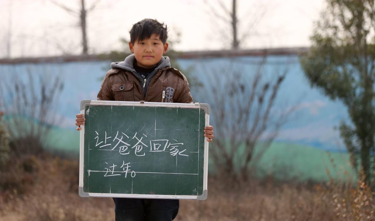 “穷人不配生小孩！”北京女大学生语出惊人，揭开农村儿童遮羞布