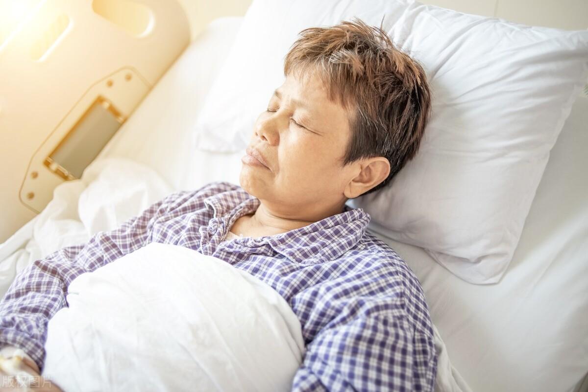 我65岁，自驾游半年，生病后儿子儿媳不给生活费，我该怎么办？