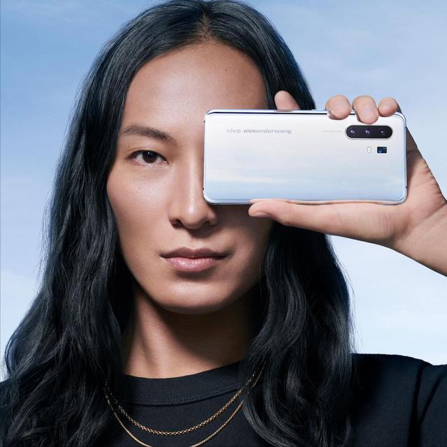 vivo亚历山大王联名款,vivo联名蔡司
