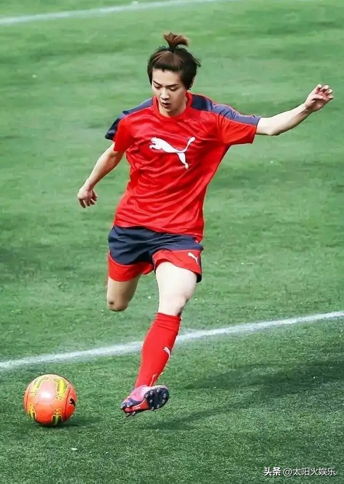 鹿晗踢足球属于什么水平,鹿晗足球什么水平