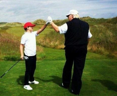 特朗普最小的儿子和最大的孙子,特朗普的小儿子今年几岁