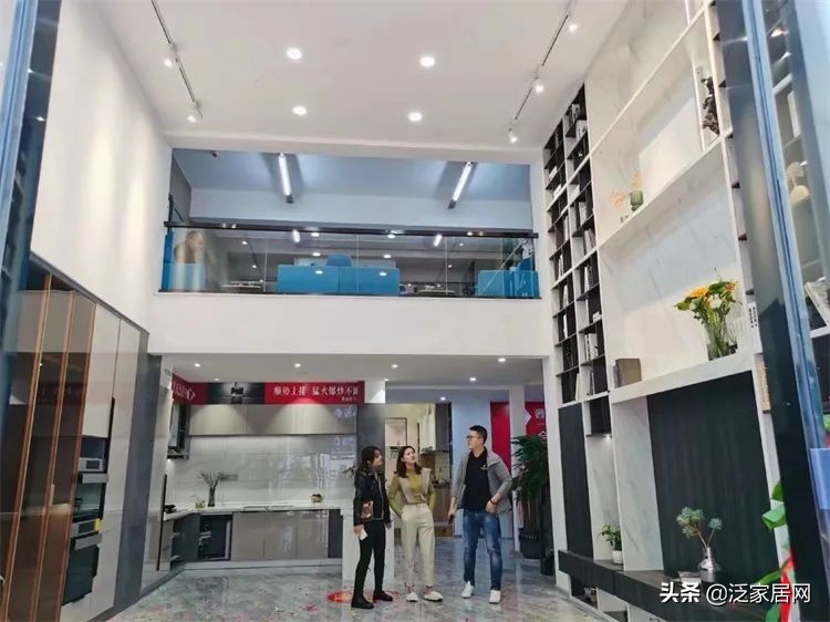 名商有约丨不具天时地利，经销商如何突破后疫情定制红海？