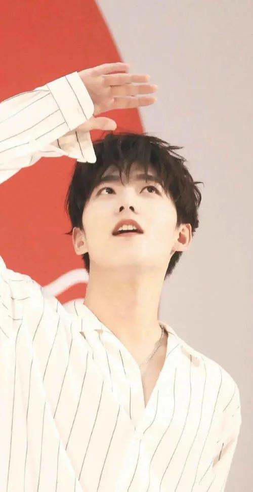 杨洋帅气照片微微一笑,杨洋颜值变化史微微一笑很倾城