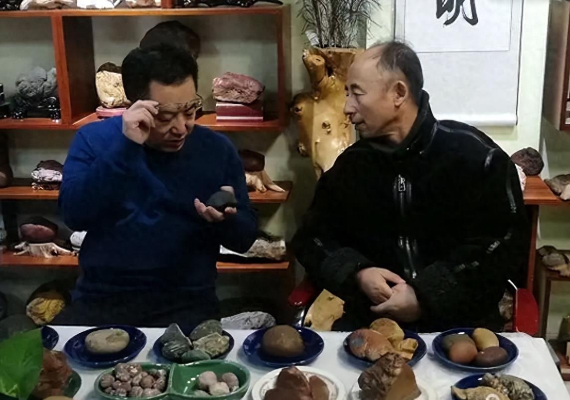 移居十年，捡到600多块河橄榄石，专家建议上交