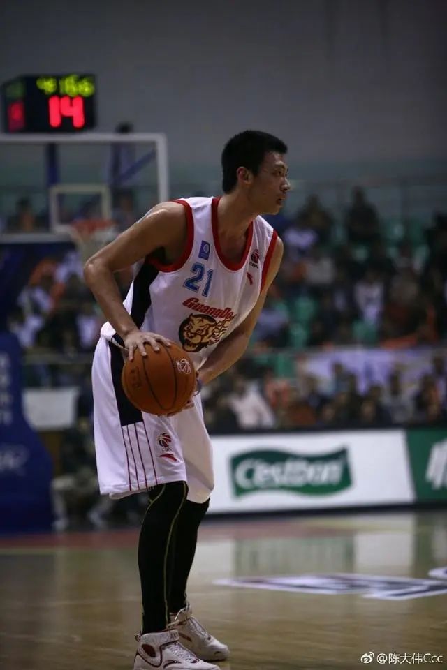 广东宏远8冠王后几年没拿冠军,8年7冠时期的广东队