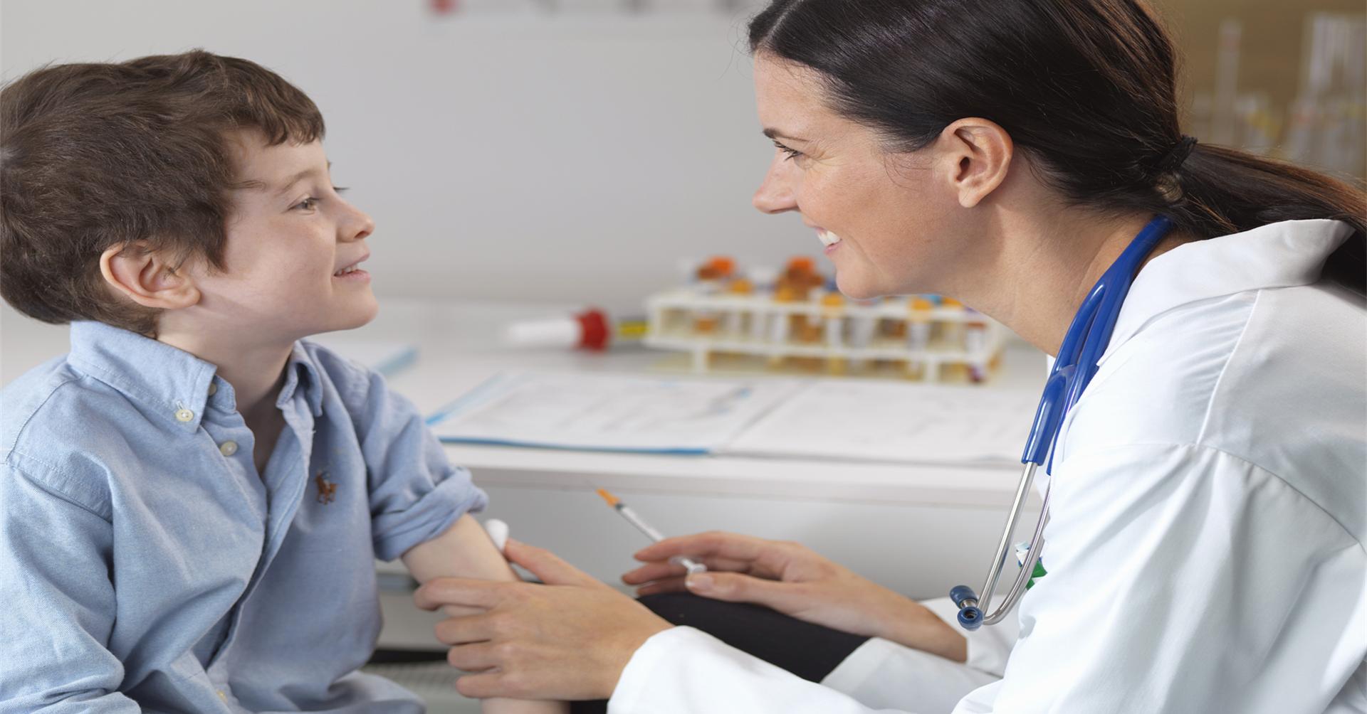 那年，我硬生生的被一个女生灌醉，第二天醒来发现躺在她的床上