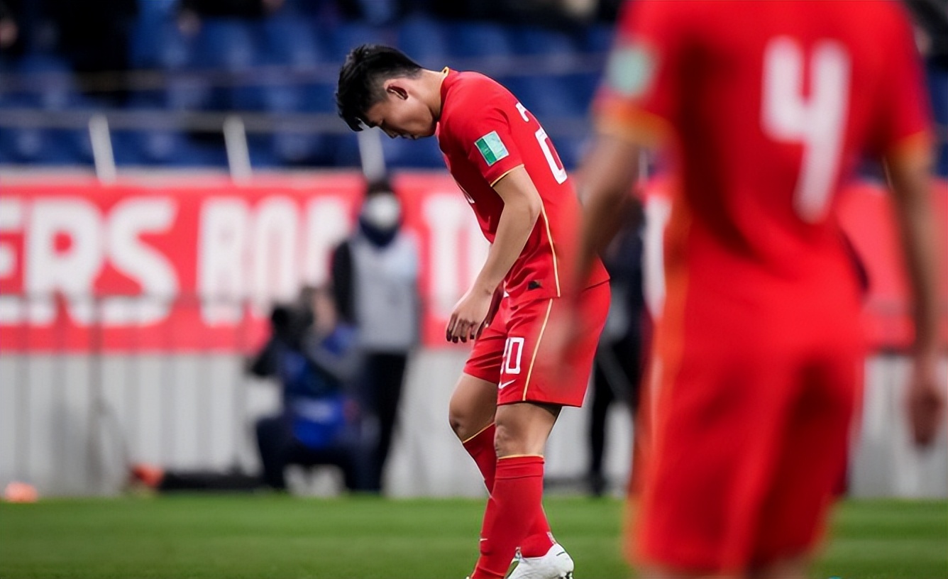 如释重负！国足包机出征阿曼，住五星临河豪华酒店，房价超4位数