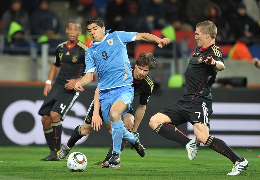 乌拉圭著名球星苏亚雷斯图文,乌拉圭球员苏亚雷斯简历