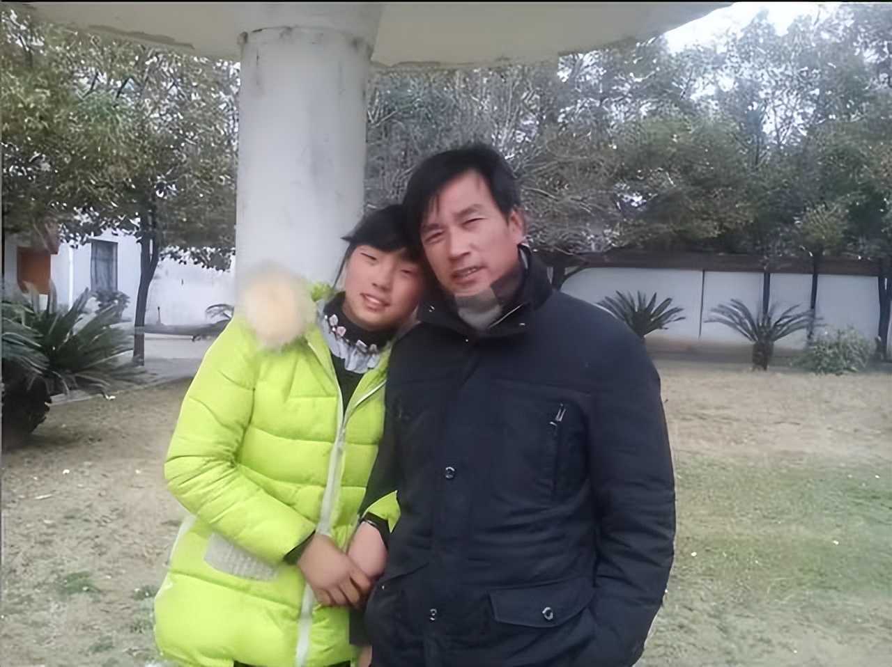 网红七颗猩猩轻松月入七十万,七颗猩猩保时捷