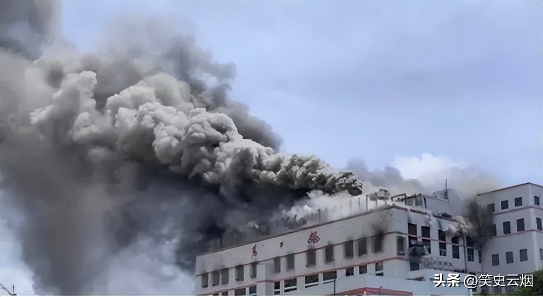 大儿子楼盘烂尾小儿子砸了招牌,大儿子房子被砸