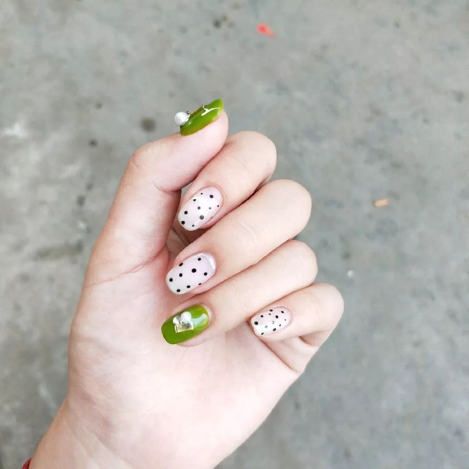 简单又纯又欲的美甲图文,不俗气简单又好看的美甲