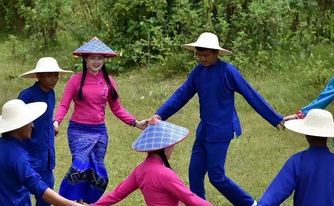 今日缅*果敢甸**：国门汉字已被更换，现使用缅文成主流