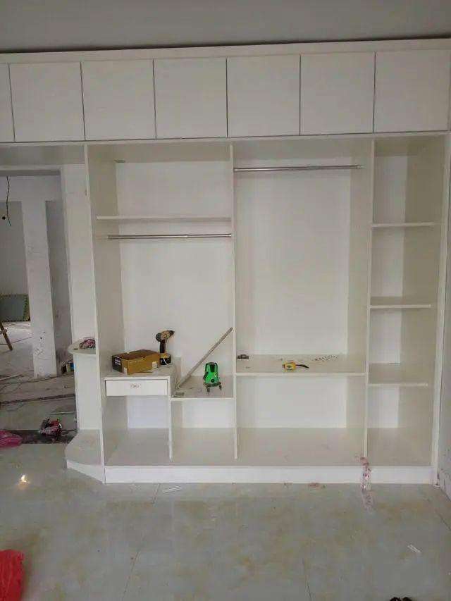 定制衣柜好还是请木工打柜子好,定制衣柜和木工打柜子哪个更划算