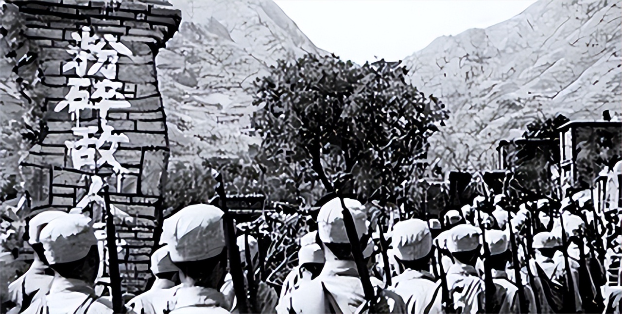 1992年，弥留之际的*先念李**留下唯一请求：将骨灰撒到曾经战斗之处