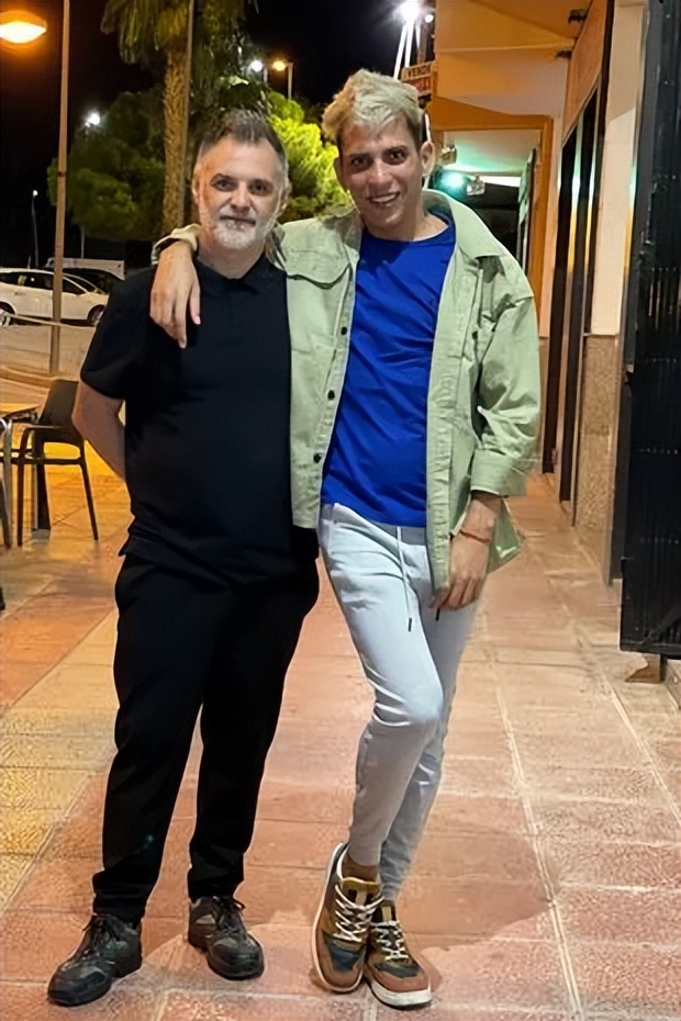 79岁牧师娶24岁男模,21岁男模逼死80岁丈夫