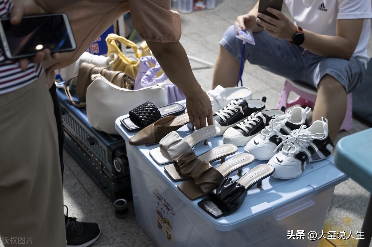 摆地摊最赚钱的几种行业,摆地摊创业一年赚99万