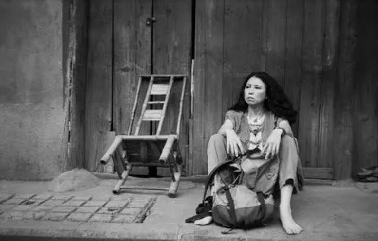 荷西去世12年，三毛自缢身亡：只要母亲同意，我可以快快乐乐去死