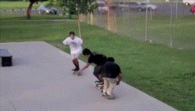 隔壁的单亲妈妈来我家借跑步机,但是为什么她还穿高跟鞋?: