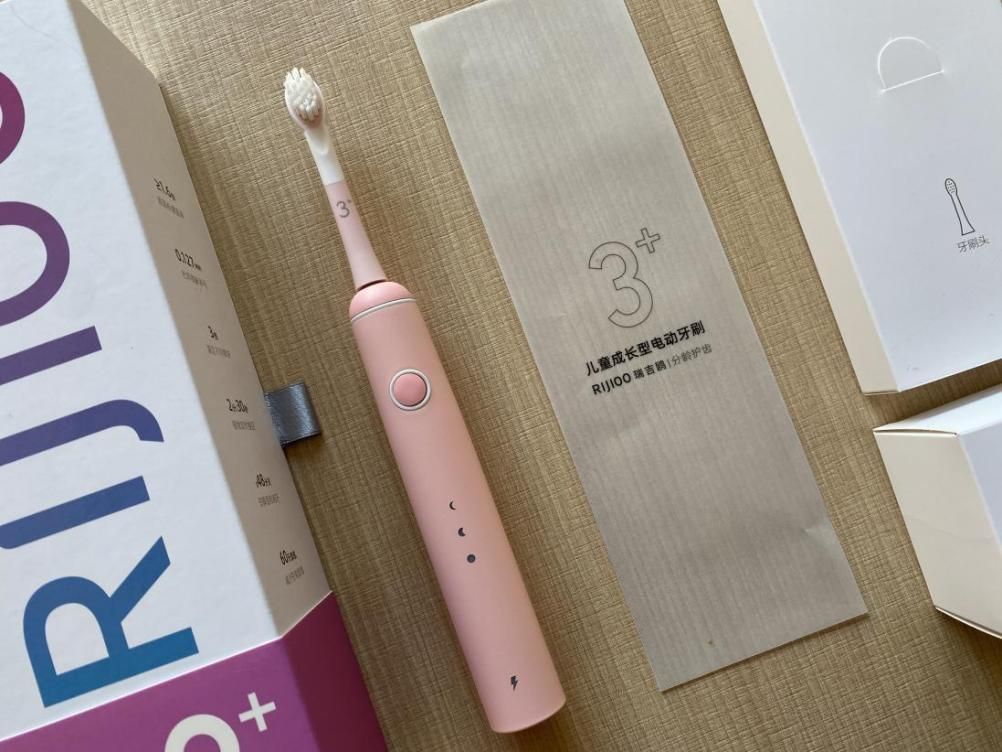 儿童选什么样的电动牙刷好,儿童软毛分龄护齿牙刷