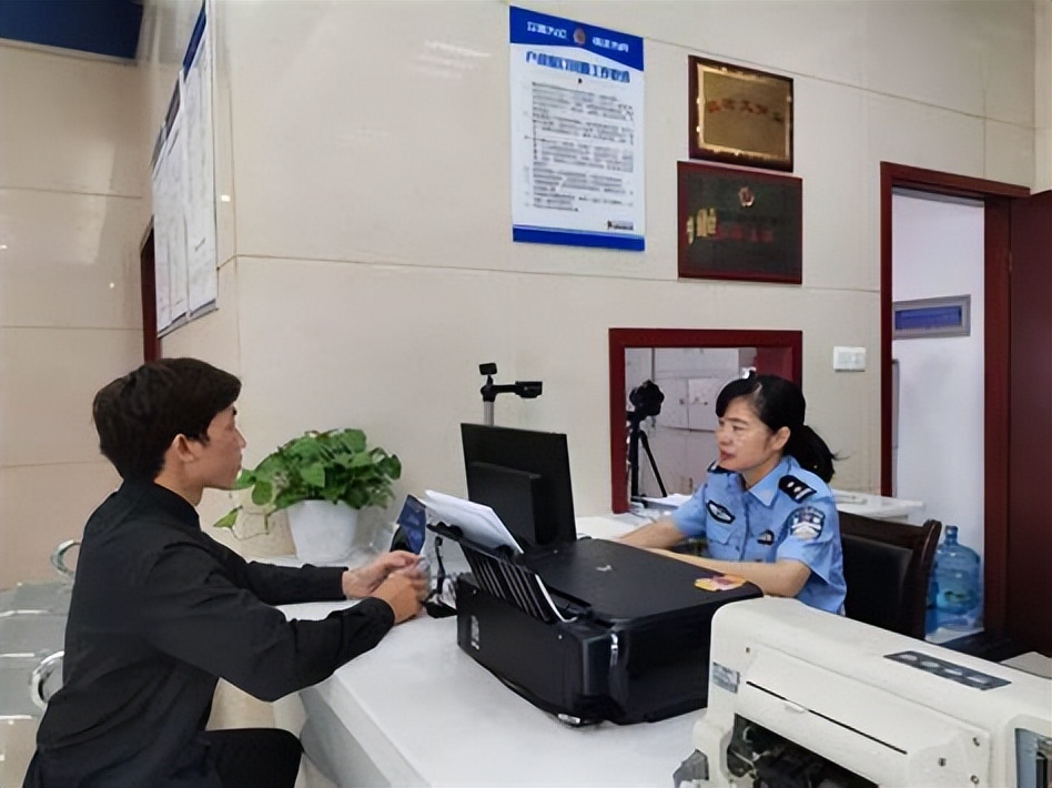 情人关系住酒店男女都要登记吗,法律法规对情人住酒店的有关规定