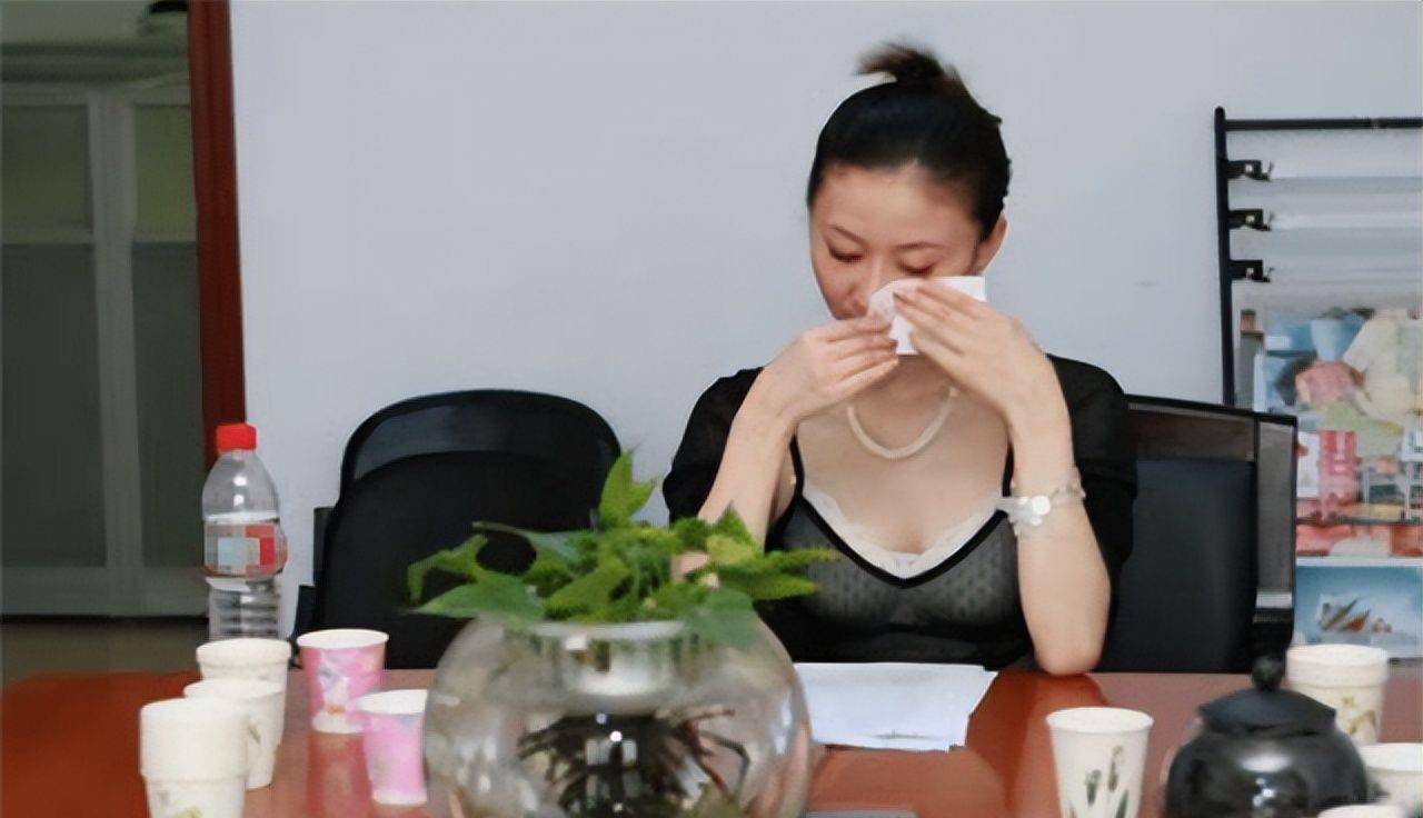 中国第一“裸模”汤加丽：走红后丈夫提出离婚，父亲骂她丢脸！