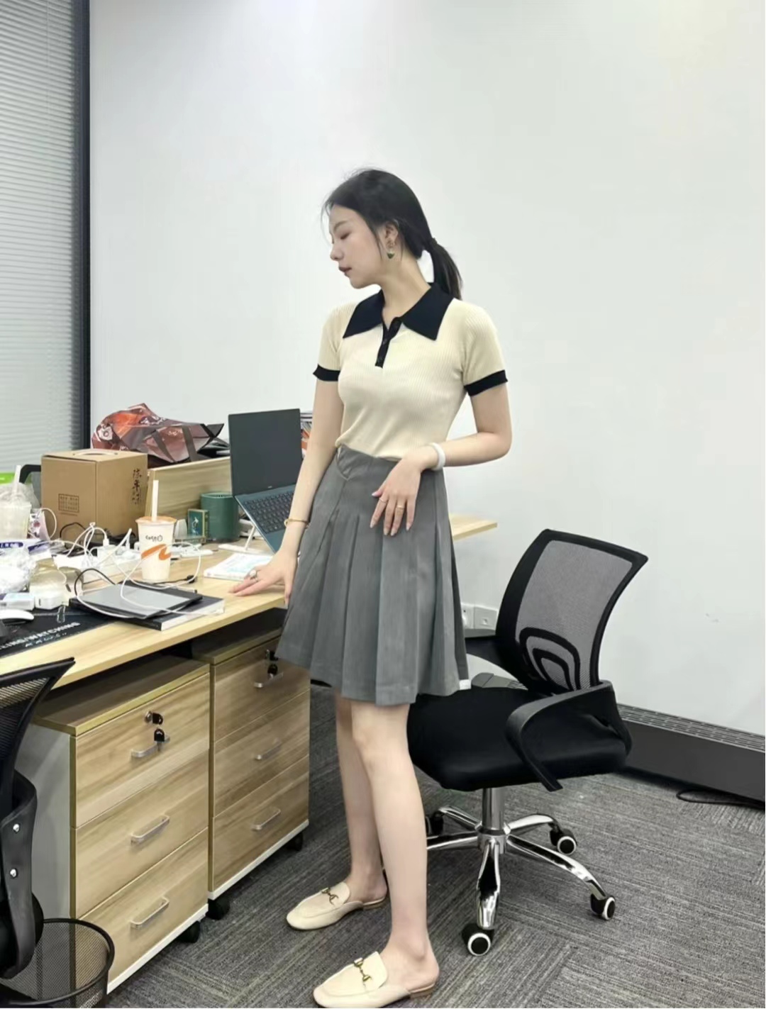 短款百褶短裙的10种搭配方法冬季,灰色短款百褶半身裙怎么搭配上衣