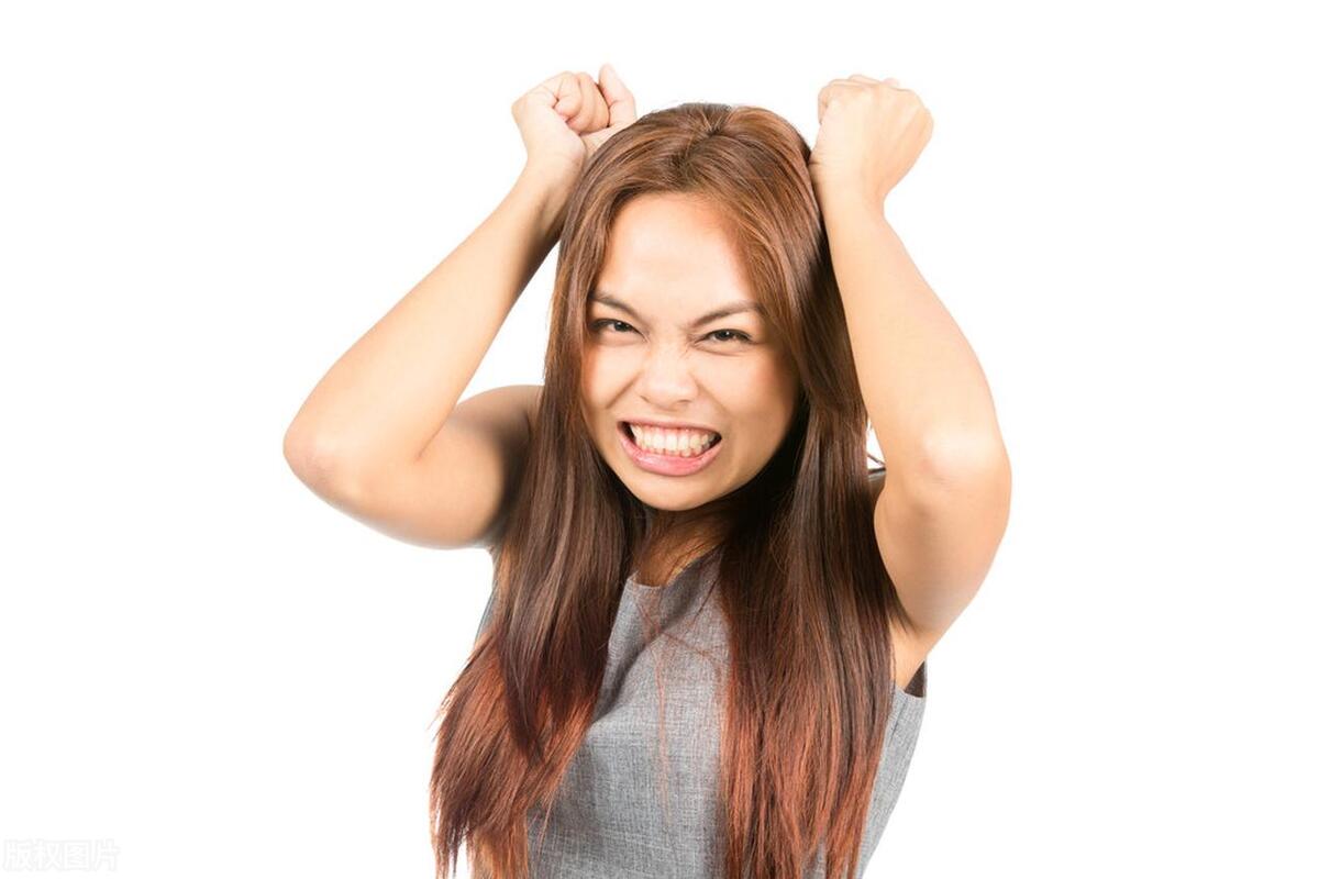 男子进居民楼舔女住户高跟鞋,小区保安偷舔女业主鞋子后续