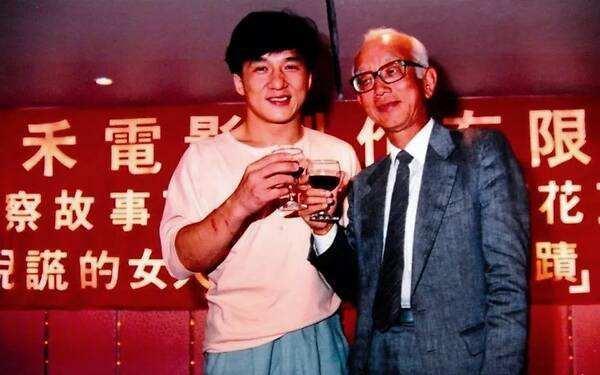 成龙的接吻戏,成龙第一次演亲吻戏