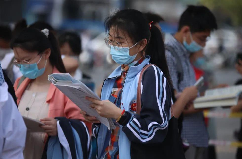 多所名校遇冷，南大、同济提档线低到离谱，411也能上国防科大？