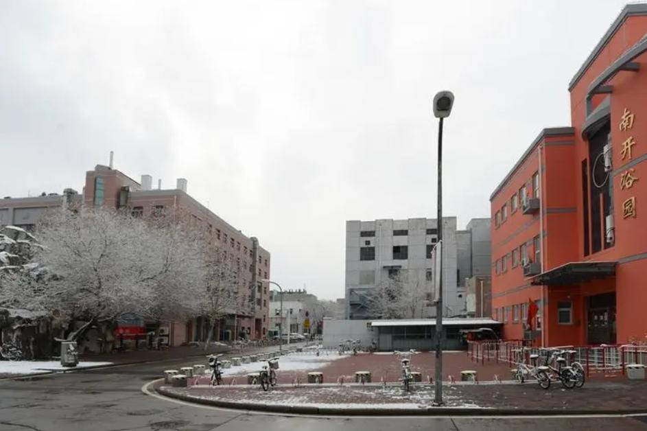 南开跟清华北大谁更好,清华北大对比985211