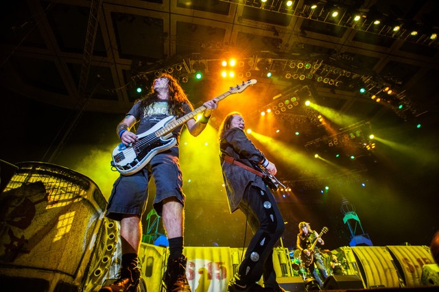 探寻音乐的色彩:黑色与重金属的神秘力量