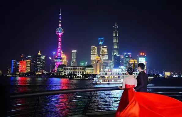 相亲约在楼下烧烤摊,女子气爆了😂。