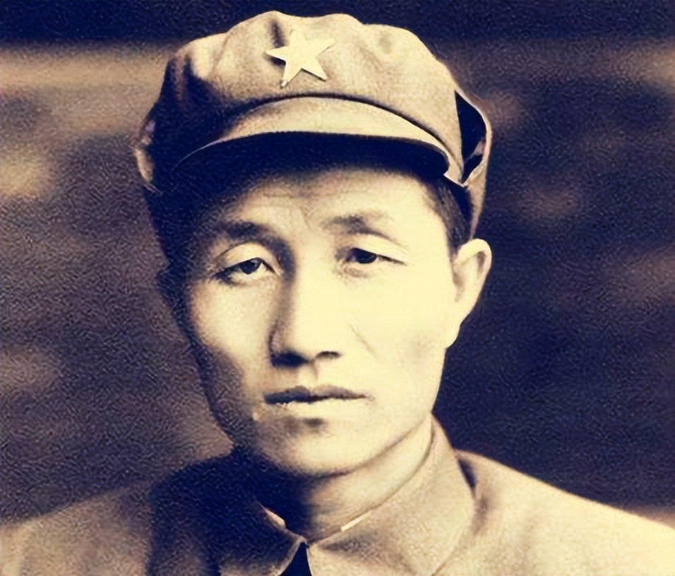 红军进攻被联络员叫停，团长大骂：他是叛徒