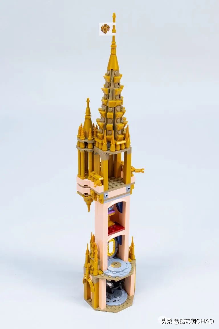 和迪士尼城堡一样高的乐高,和迪士尼乐园相似的城堡