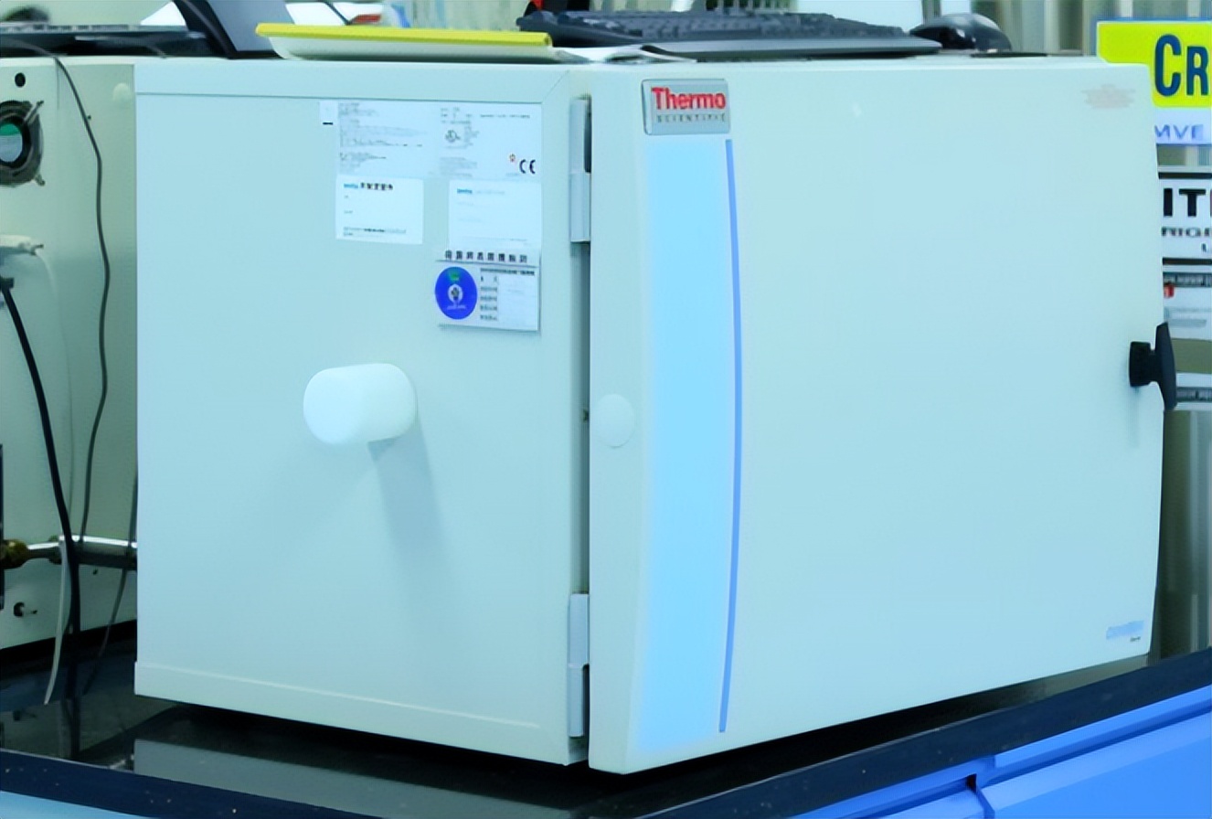 脐带血里存在大量的造血干细胞,脐带血冻存10年