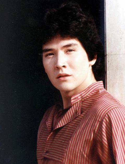 当46岁袁泉和63岁费翔站在一起，我终于明白，什么是顶级骨相