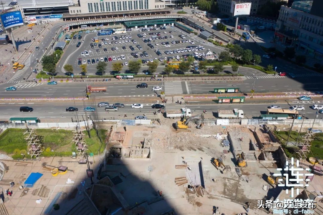新世纪广场改造全过程,胜利广场改造前后对比
