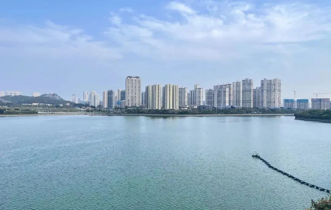 一起乘坐火车去旅游,一起乘坐飞机旅游