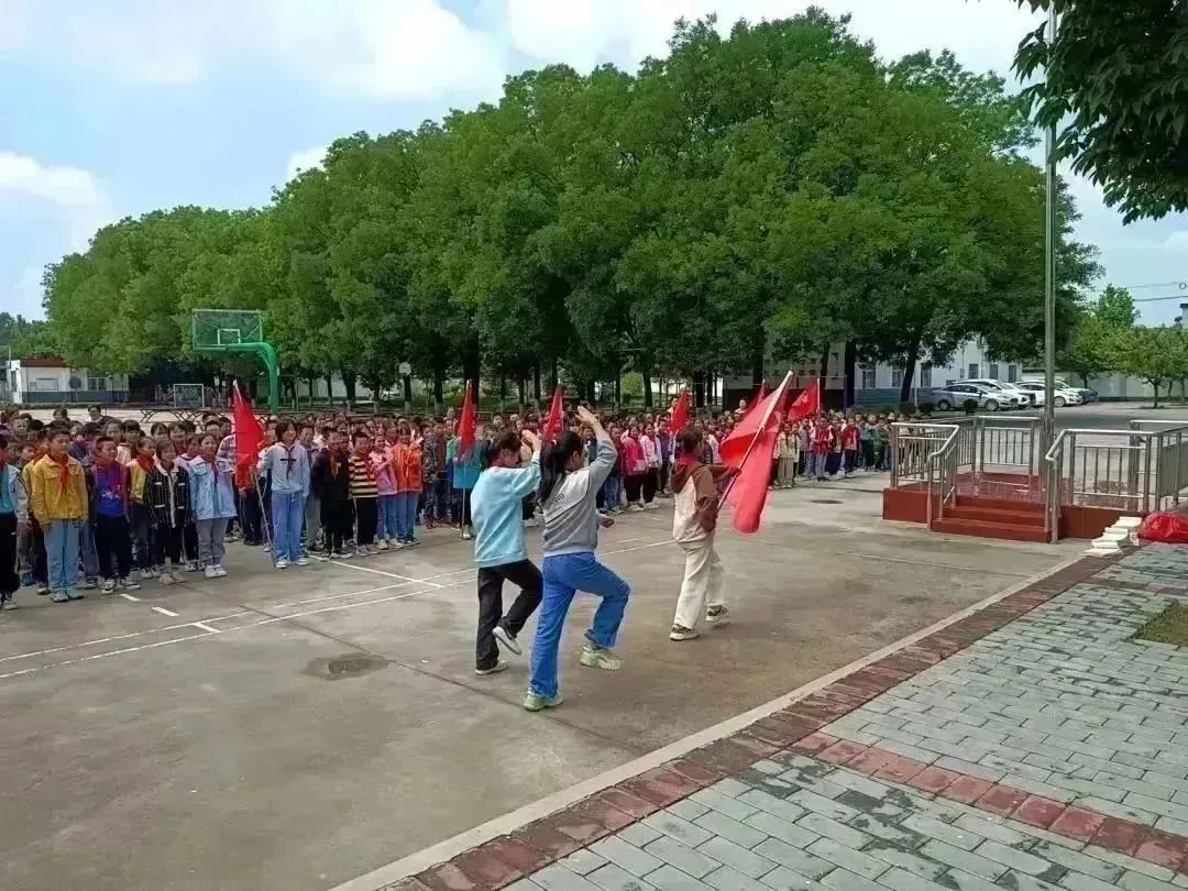 学习二十大，争做好队员|富平县各级少先队组织开展少先队员入队仪式暨庆“六一”文艺汇演主题活动